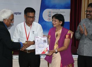 विक्रम विश्वविद्यालय के कुलपति प्रोफेसर अखिलेश कुमार पाण्डेय लाइफ टाइम अचीवमेंट अवार्ड से सम्मानित