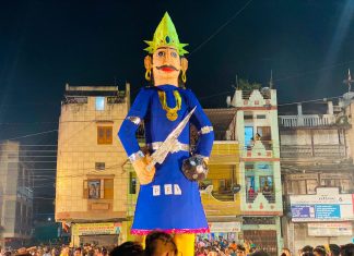 विधायक विजयवर्गीय ने दशहरे पर किया रावण दहन।