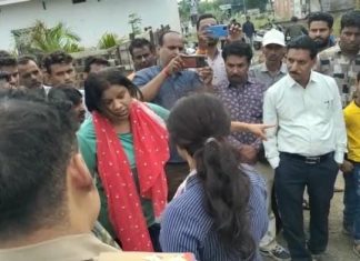 दलोदा में रसूखदारों के अतिक्रमण यथावत गरीब भांजी के आशियाने पर चला मामा का बुलडोजर,,,