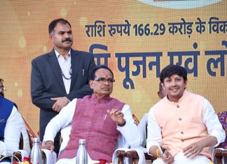 विधानसभा 3 के सरकारी विद्यालय को प्राइवेट विद्यालय से भी अच्छा बनाएंगे, इलेक्ट्रिक लाइंस अंडरग्राउंड करवाएंगे – विधायक आकाश विजयवर्गीय