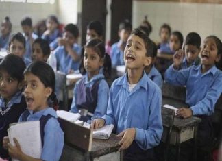 शिक्षा मंत्री की आंखों पर पट्टी छोटे-छोटे मासूम बच्चों के साथ हो रहा अन्याय।