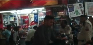 बेगमबाग की दुकानों के शटर बंद कराने में बंद हुई पुलिस की घड़ी