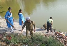 संत निरंकारी मंडल उज्जैन द्वारा पुरूषोत्तम सागर की द्वितीय चरण में श्रमदान कर सफाई की गई