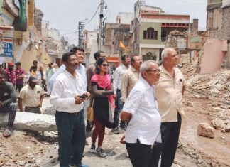 केडी गेट चौड़ीकरण 90 प्रतिशत से अधिक तुड़ाई का कार्य पूर्ण हो चुका है अब विद्युत पोल और नाली निर्माण का कार्य प्रारंभ किया जाए