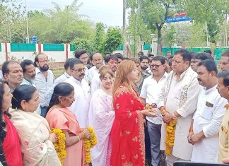 संगठन प्रभारी से सैकड़ों कांग्रेसियों ने एक स्वर में कहा रवि भदोरिया ही हो हमारा अध्यक्ष