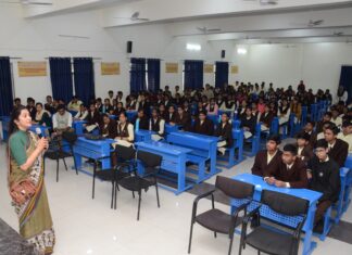 हम होंगे कामयाब अभियान अंतर्गत उत्कृष्ठ विद्यालय में छात्रों को मानसिक स्वास्थ्य एवं जेंडर सेंसिटिविटी पर प्रशिक्षण दिया गया