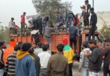 इंदौर में नगर निगम की टीम पर हमला, 20 से अधिक वाहनों में तोड़फोड़