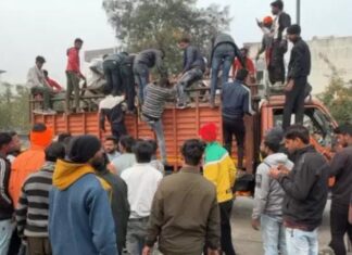 इंदौर में नगर निगम की टीम पर हमला, 20 से अधिक वाहनों में तोड़फोड़