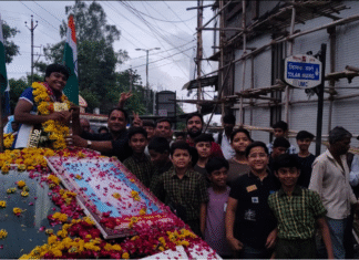 विनय आदर्श स्कूल में धूमधाम से स्वागत