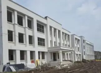सीएम राइज स्कूल की बिल्डिंग अधूरी….?