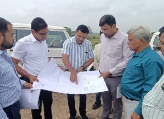 संभागायुक्त श्री सिंह ने सेवरखेड़ी सिलारखेड़ी परियोजना का निरीक्षण किया