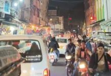 धार्मिक नगरी उज्जैन के तोपखाना क्षेत्र में ट्रैफिक और सुरक्षा व्यवस्था ध्वस्त! श्रद्धालुओं को झेलनी पड़ रही भारी असुविधा