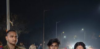 महाकाल की नगरी में खाकी का अनूठा प्रयोग, जीरो पॉइंट ब्रिज पर नन्हे मददगारों के साथ देवास गेट पुलिस ने सिखाया सुरक्षा का पाठ