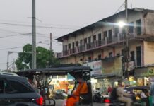 देवासगेट बस स्टैंड पर मौत का जाल,नगर निगम की 50 साल पुरानी इमारत बनी खूनी मंजर की आहट कभी भी हो सकता है बड़ा हादसा