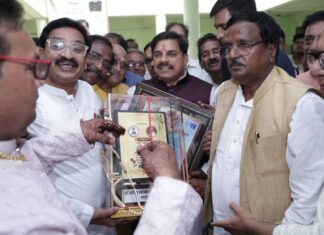 तप की शक्ति के आगे झुके सत्ता के शीश: उज्जैन में 250 तपस्वियों का वर्षीतप पारणा संपन्न, आशीर्वाद लेने पहुँचे मुख्यमंत्री डॉ. मोहन यादव